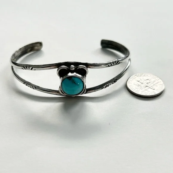 Vintage Southwestern Turquoise Sterling Silver Cuff Bracelet - Picture 7 of 8